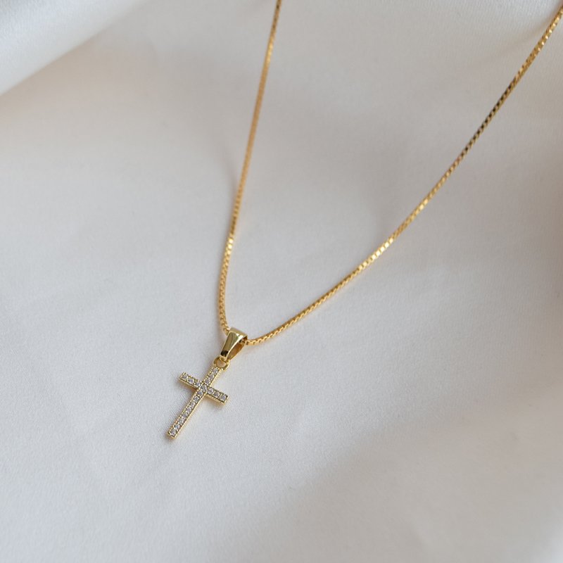 "Lucia" halsk�de i 18k forgyldt sterling s�lv med zirkonia kors