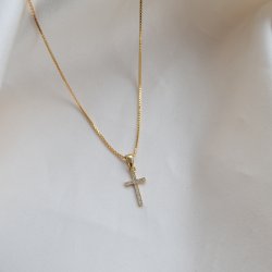 "Lucia" halsk�de i 18k forgyldt sterling s�lv med zirkonia kors