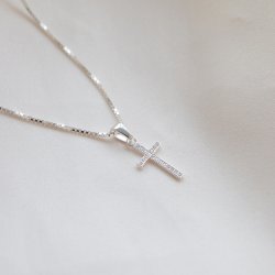 "Lucia" halsk�de i sterling s�lv med zirkonia kors