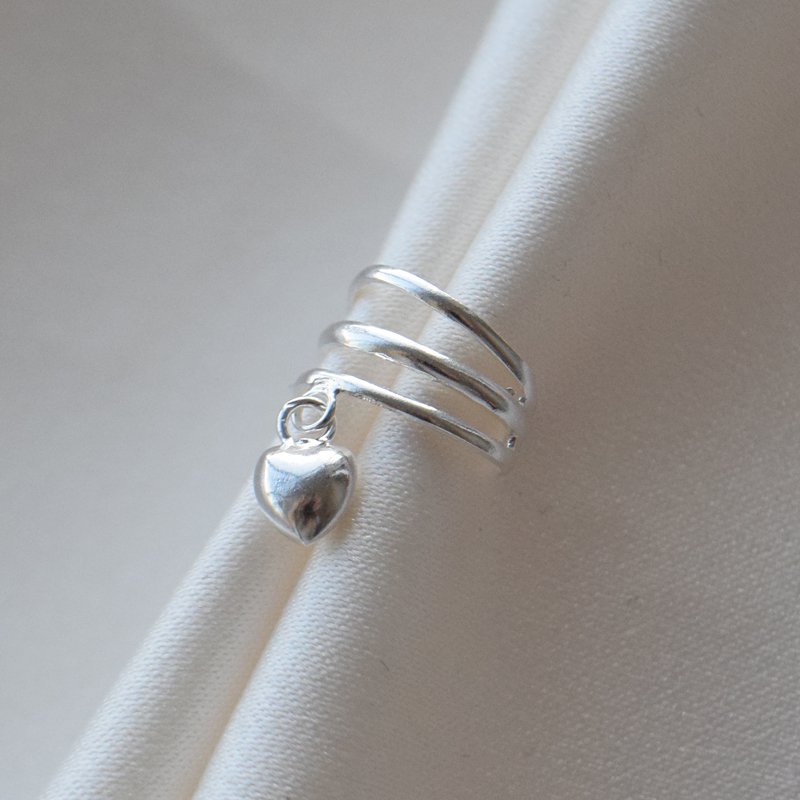 "Lumi" earcuff med hjerte i s�lv