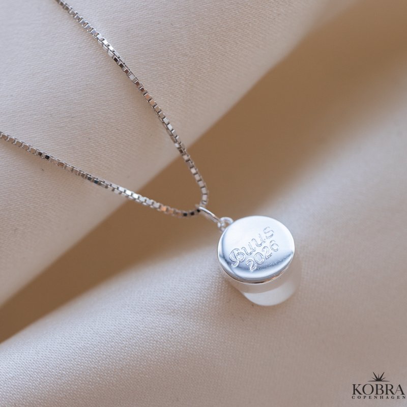 Studenterhue / studentersmykke uden farvet b�nd med gravering