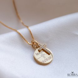 Konfirmationssmykke - guld halsk�de med lille kors vedh�ng samt personlig indgravering