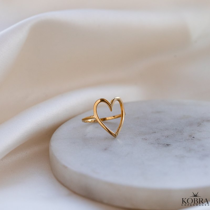 "Love" stor hjertering i gull