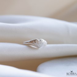 "Esther" Crushed Heart Ring i sterling s�lv
