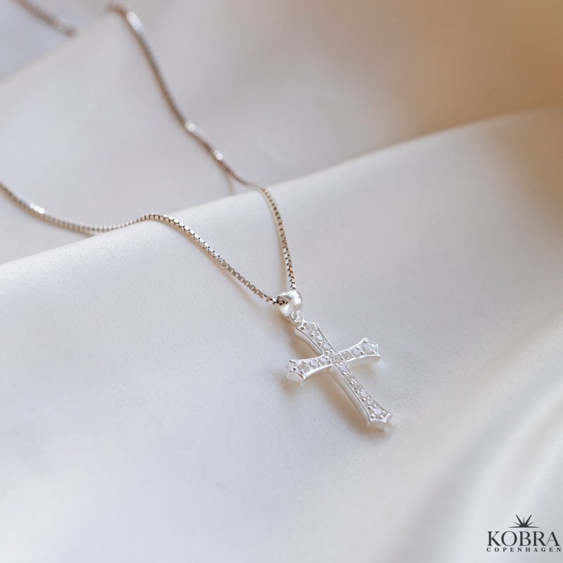 "Guardian" korskjede med stein i sterlings�lv