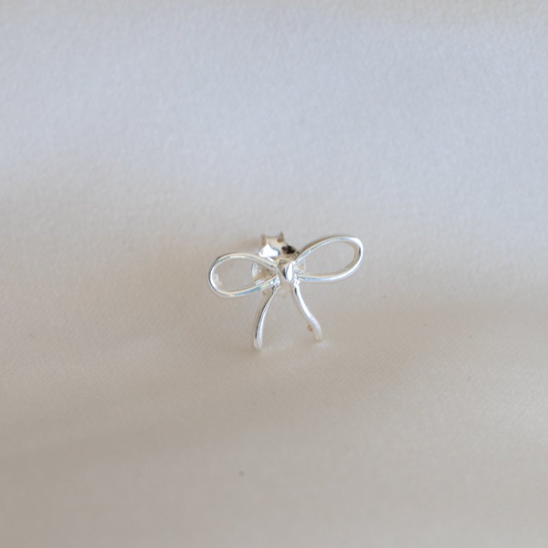 "Bow" 1 stk lille s�lv �restik med sl�jfer