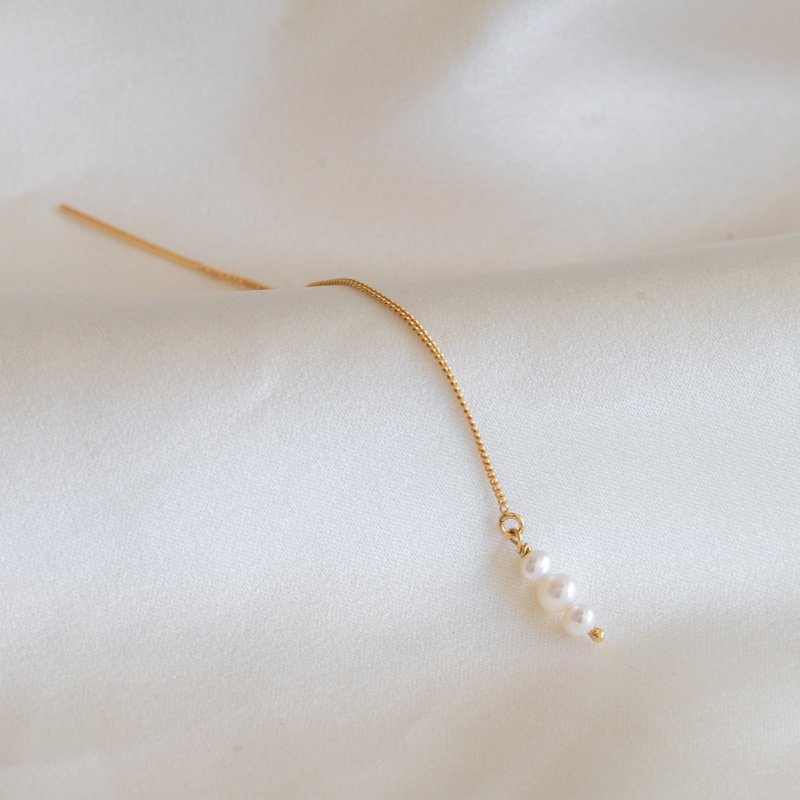 "Midsommar" 1 stk. perle �rering p� guld �retr�de