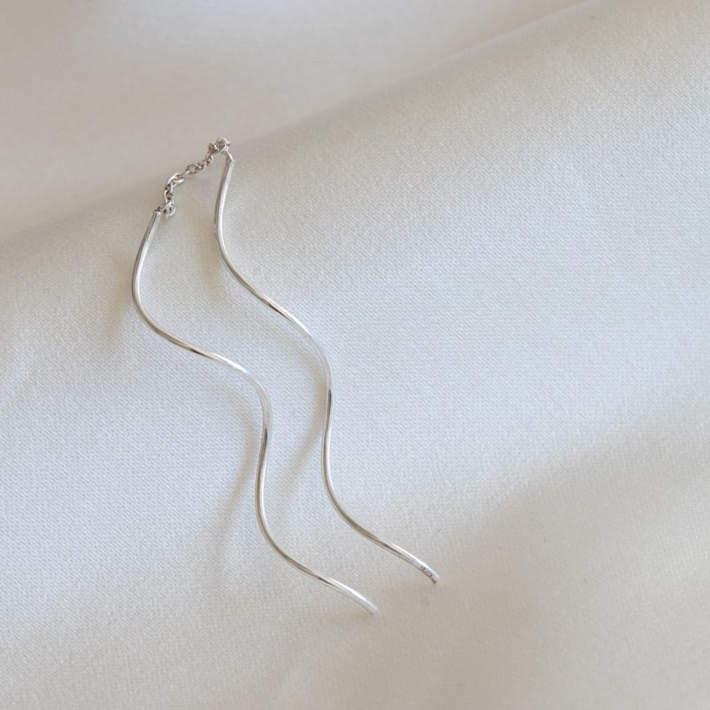 "Curve" �reringe med spiraler i s�lv