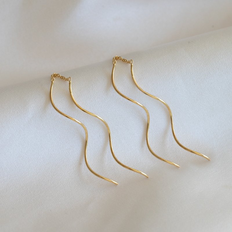 "Curve" 18kt guldpl�terade �rh�ngen med spiraler