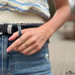 "Liva" enkel guld ring med lille hjerte