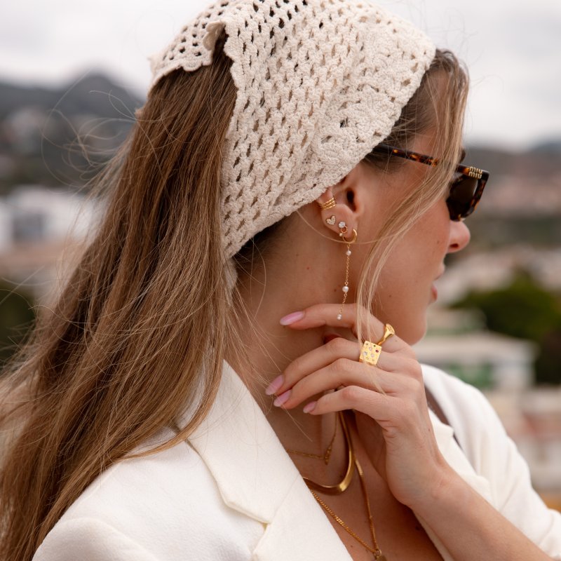 "Cordelia" sm� guld �reringe med vedh�ng