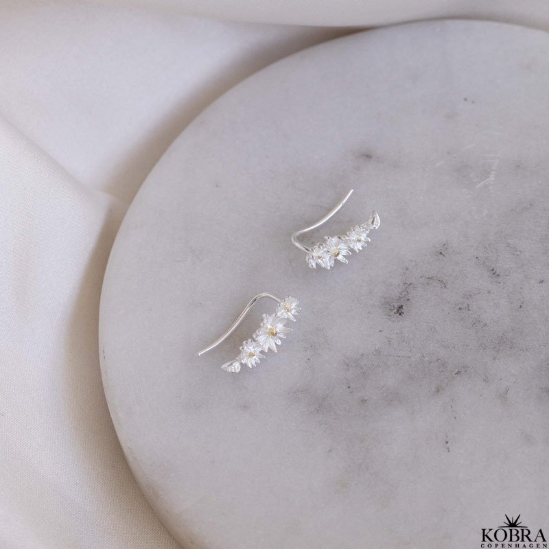 "Marguerite" silver earrings with daisies
