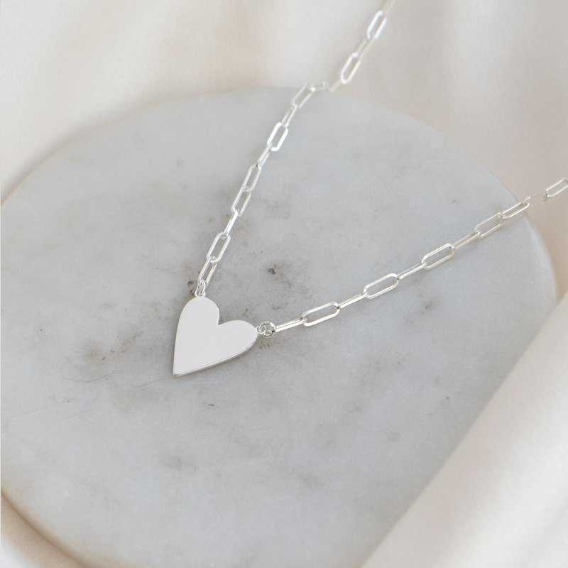 "Mathilde" halsband i sterlingsilver med hj�rta 