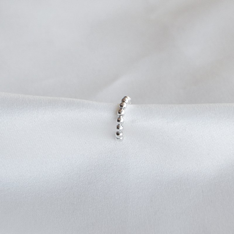 "Mellow" earcuff med kugledesign i sterling s�lv