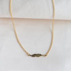 "Merle" halskjede/choker med fj�r i 18k forgylt sterlings�lv.