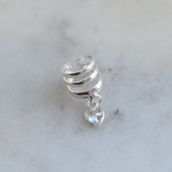 "Mie" earcuff i s�lv med hvit hjerteformet zirkonia
