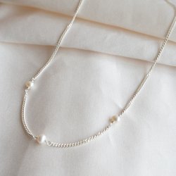 "Monroe" halsk�de i sterling s�lv med perler 