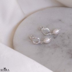 "Adelina" hammered silver earrings with freshwater pearls