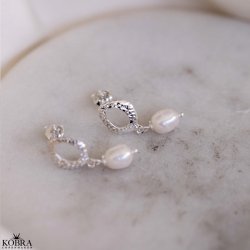 "Adelina" hammered silver earrings with freshwater pearls