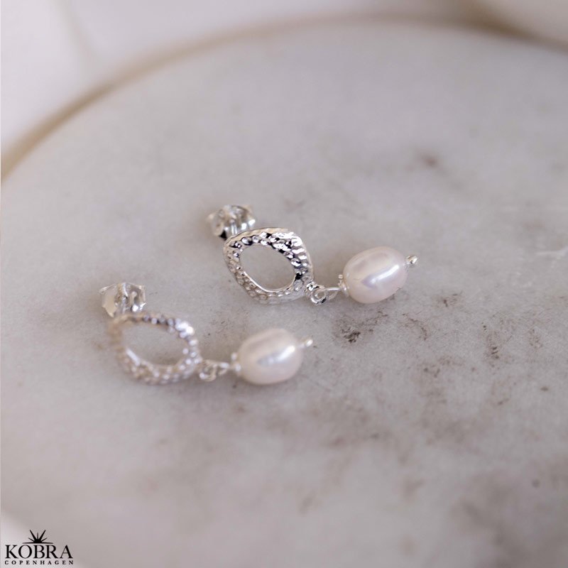 "Adelina" hammered silver earrings with freshwater pearls