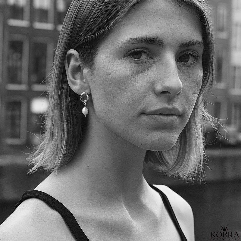 "Adelina" 18k gold-plated hammered earrings with freshwater pearls