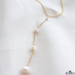 "Penny" 18 karat forgyldt perle halskde med hvide ferskvandsperler