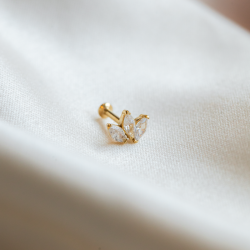 "Serafina" bladformet piercing med steiner (1 stk.)