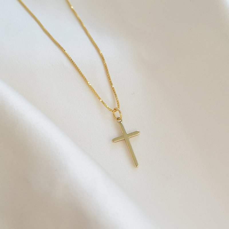 "Promise" halsk�de i 18k forgyldt sterling s�lv med klassisk kors vedh�ng