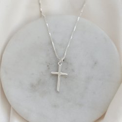 "Promise" halsk�de i sterling s�lv med klassisk kors vedh�ng