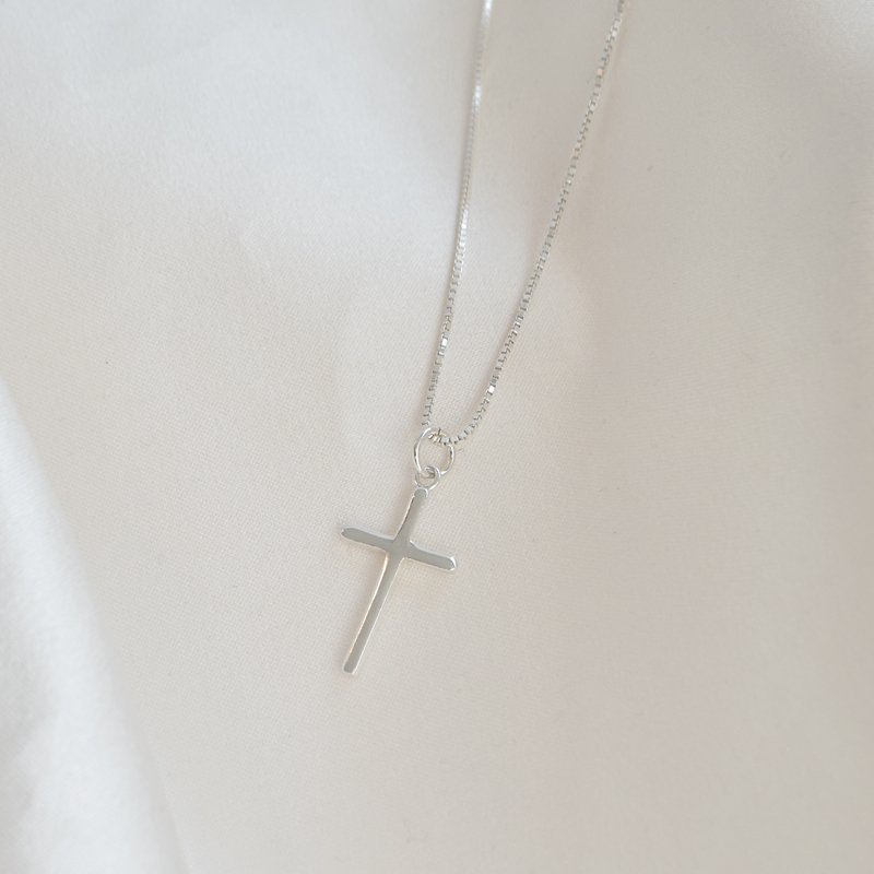 "Promise" halsk�de i sterling s�lv med klassisk kors vedh�ng