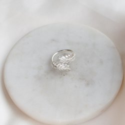 "Scarlett" ring i sterling s�lv med blade