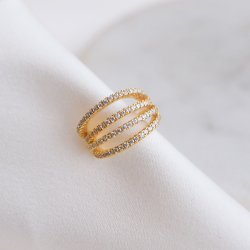 "Shine" earcuff i 18k forgylt sterlings�lv med zirkonia.