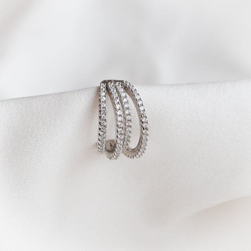 "Shine" earcuff i sterlings�lv med zirkonia.