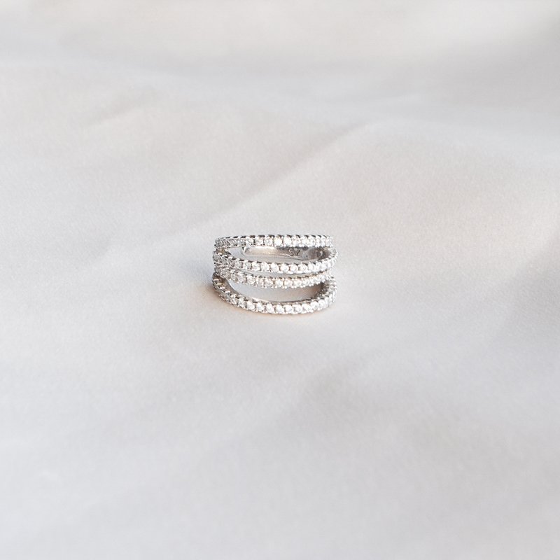 "Shine" earcuff i sterlings�lv med zirkonia.