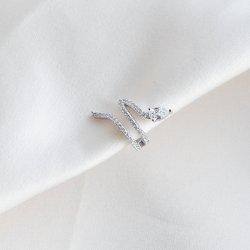 "Snakey" earcuff i sterlings�lv med zirkonia.