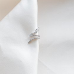 "Snakey" earcuff i sterlings�lv med zirkonia.