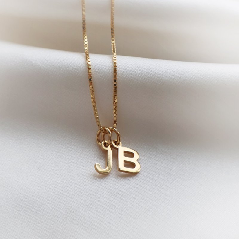 Liten 18 karat f�rgylld handgjord brev