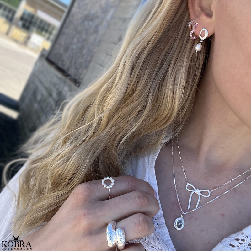 "Dazzling" slv halskde med sten og gravering