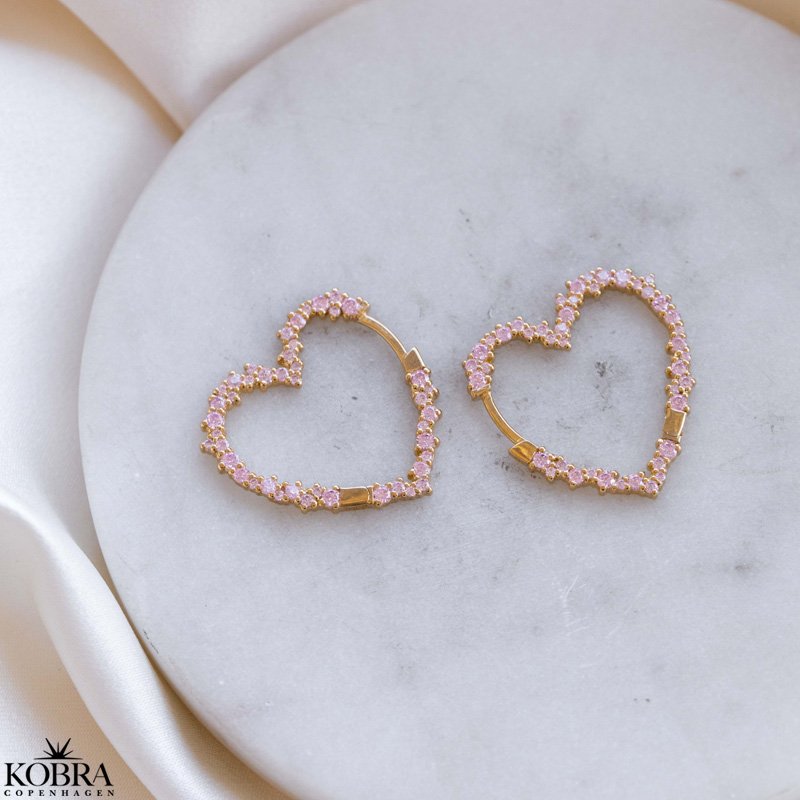 "Mikami" store guld hjerte reringe med lyserde sten