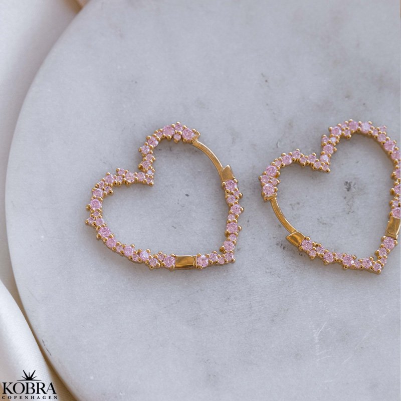 "Mikami" store guld hjerte reringe med lyserde sten