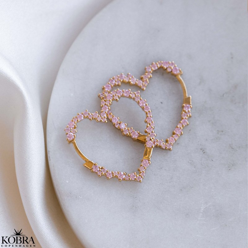 "Mikami" store guld hjerte reringe med lyserde sten