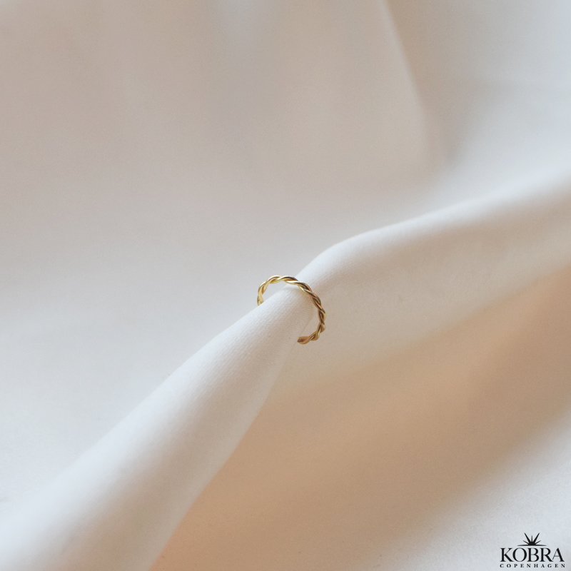 "Swirl" ear cuff in 18k gold-plated