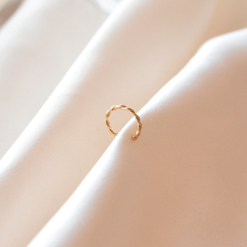 "Swirl" earcuff i 18k gullbelagt