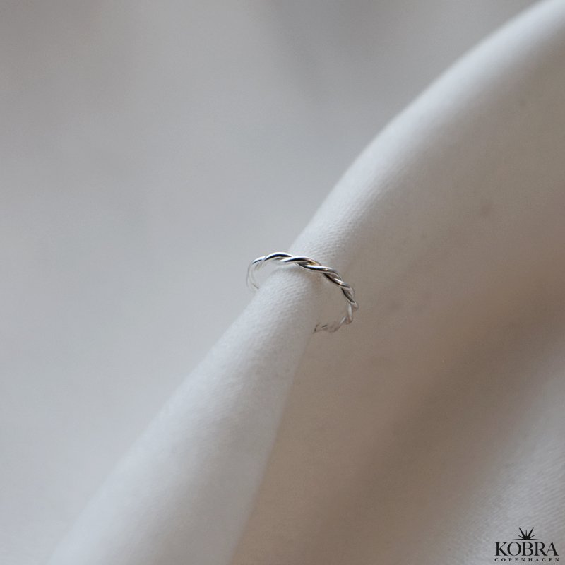 "Swirl" ear cuff in silver
