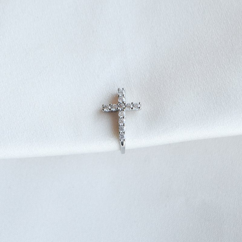  "Trudy" Silver earcuff with cross and stone