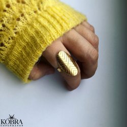 "Victory" hndlavet oval 18 karat forgyldt V ring