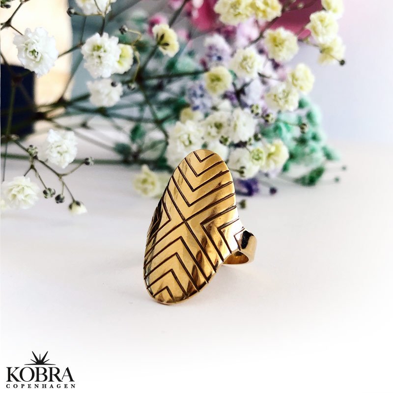 "Victory" hndlavet oval 18 karat forgyldt V ring