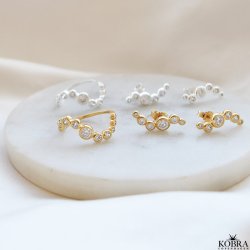 "Solenne" 18 karat forgyldt blget ring med hvide sten