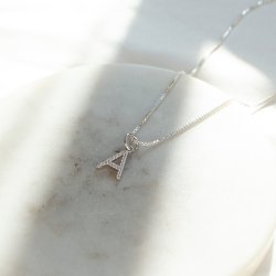 "Zoey" sterlings�lv bokstav med hvite steiner