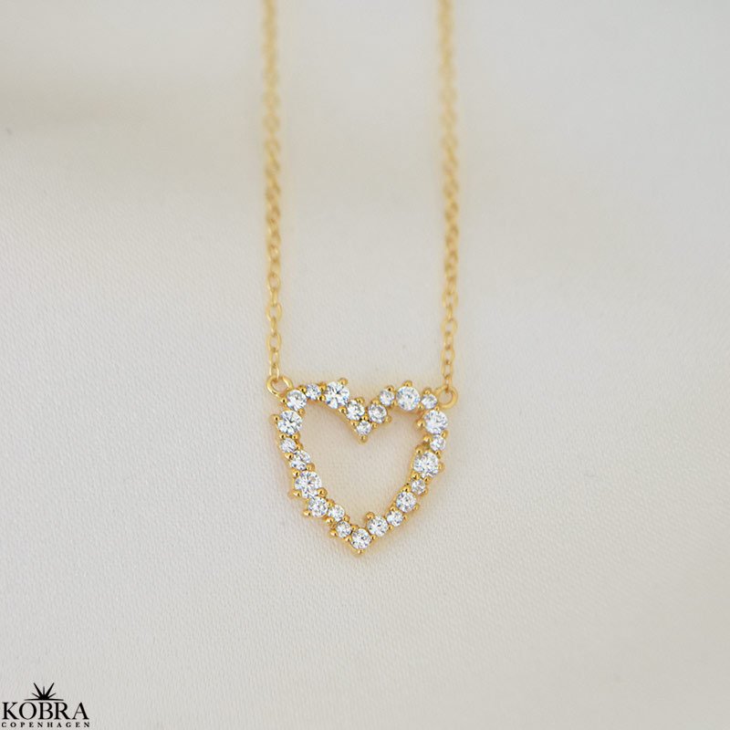 "Mikami" hjerte halskde i 18k forgyldt slv med zirkonia  justerbar lngde